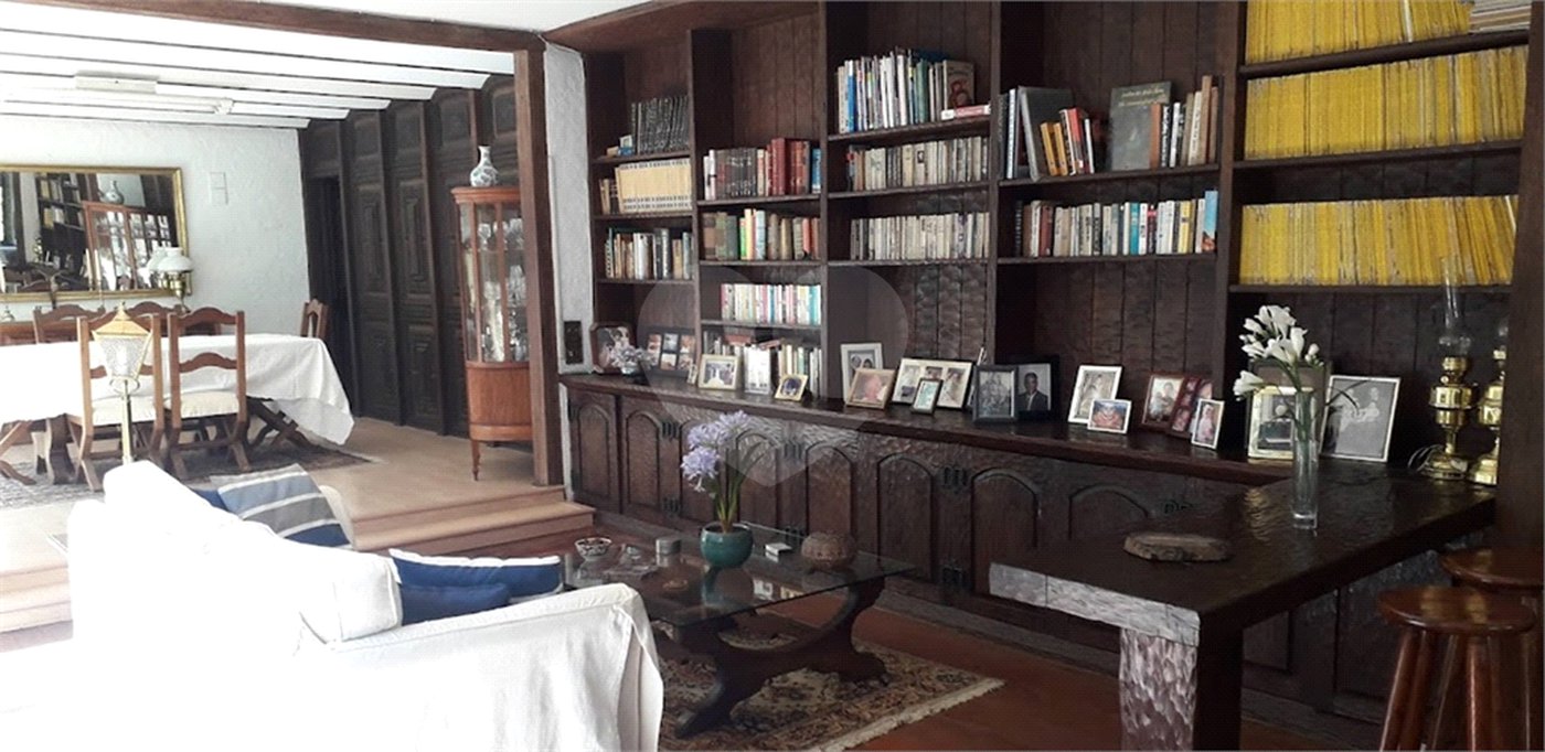 Sobrado à venda com 4 quartos, sendo 2 suítes, em Vila Madalena, São Paulo, SP