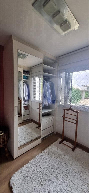 Casa à venda com 4 quartos, sendo 2 suítes, no condomínio Casas de Windsor, São Paulo - SP