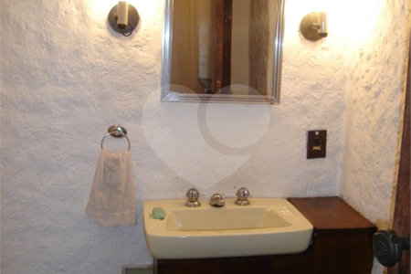 Sobrado à venda com 4 quartos, sendo 2 suítes, em Vila Madalena, São Paulo, SP