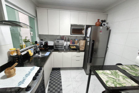 Sobrado à venda com 3 quartos, sendo 1 suíte, em Parque Vitória, São Paulo, SP
