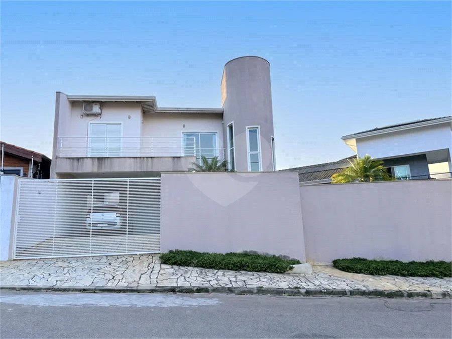 Casa à venda com 3 suítes em Parque Nova Suíça, Valinhos, SP