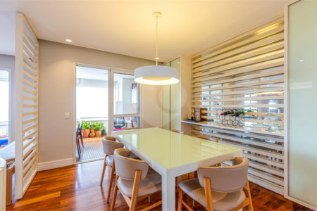 Apartamento à venda com 4 quartos, sendo 3 suítes,  em Real Parque, São Paulo, SP