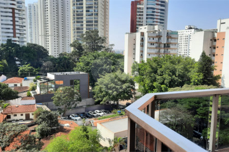 Apartamento à venda com 3 quartos, sendo 1 suíte, em Jardim Marajoara, São Paulo, SP
