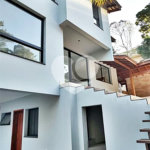 Casa à venda com 4 quartos, sendo 3 suítes, no condomínio Cantareira, Mairiporã - SP