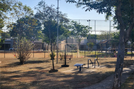 Casa à venda com 3 quartos, sendo 1 suíte, no condomínio Jd. Parque Alvorada, Araraquara - SP