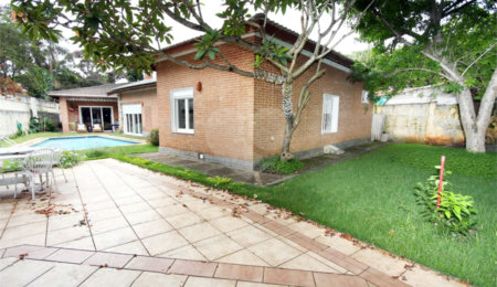 Casa Térrea à venda com 4 quartos, sendo 2 suítes,  em Interlagos, São Paulo, SP