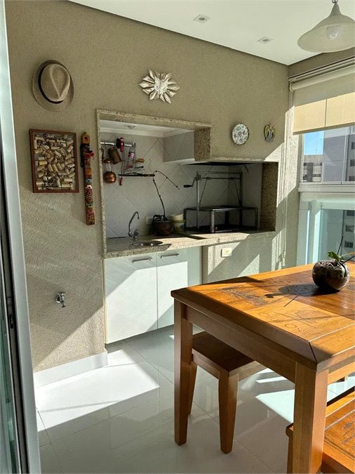 Apartamento à venda com 3 suítes em Vila Suzana, São Paulo, SP