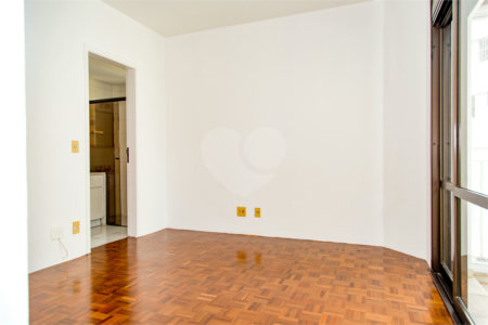 Apartamento à venda com 3 suítes em Moema, São Paulo, SP