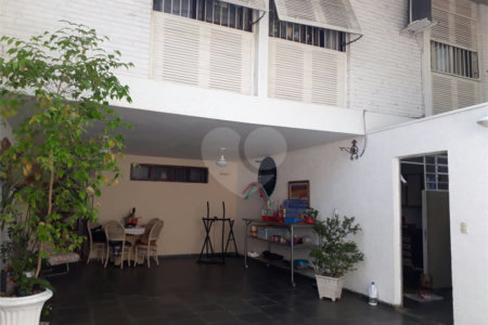Casa à venda com 3 quartos, sendo 1 suíte, em Campo Belo, São Paulo, SP