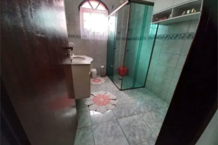 Sobrado à venda com 4 quartos, sendo 1 suíte, em Santo Antônio, Osasco, SP