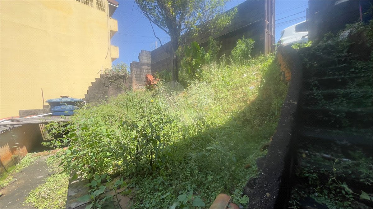 Terreno à venda com 3 quartos em Jardim Rizzo, São Paulo, SP