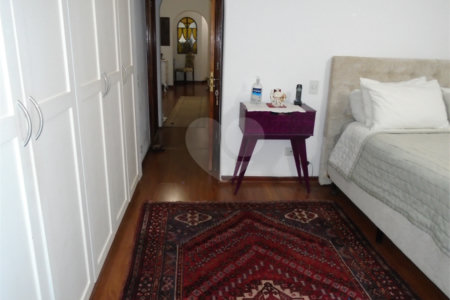 Casa Térrea à venda com 3 quartos, sendo 1 suíte,  em Alto da Boa Vista, São Paulo, SP