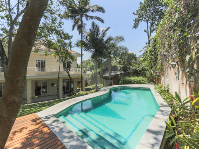 Casa à venda com 5 suítes no condomínio Chácara Flora, São Paulo - SP