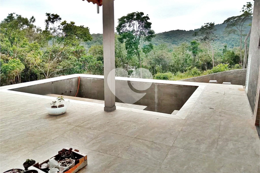 Casa à venda com 4 quartos, sendo 3 suítes, no condomínio Residencial Ecologico da Cantareira, Mairiporã - SP
