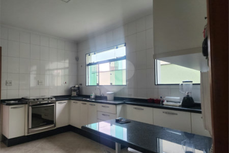 Sobrado à venda com 3 quartos, sendo 1 suíte, em Vila Paulicéia, São Paulo, SP