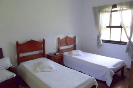 Casa Térrea à venda com 4 quartos, sendo 2 suítes, em Interlagos, São Paulo, SP