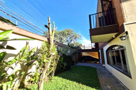Casa à venda com 4 quartos, sendo 1 suíte, em Alto da Boa Vista, São Paulo, SP