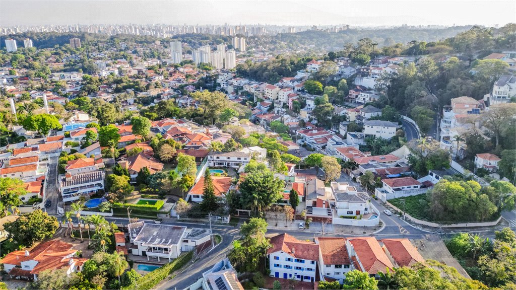 Casa à venda ou para alugar com 4 quartos, sendo 3 suítes,  no condomínio Da Serra, São Paulo - SP