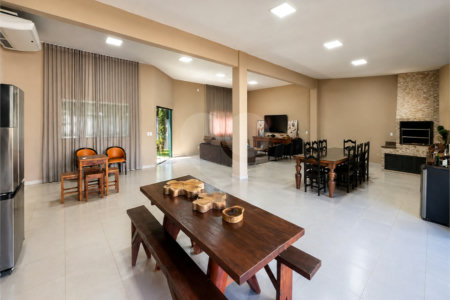 Casa Térrea à venda com 3 quartos, sendo 1 suíte, no Centro, Chapada dos Guimarães, MT