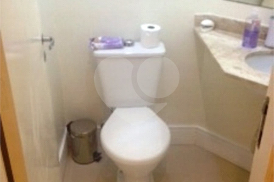 Casa à venda com 3 quartos, sendo 1 suíte, no condomínio Residencial Água Fria, São Paulo - SP