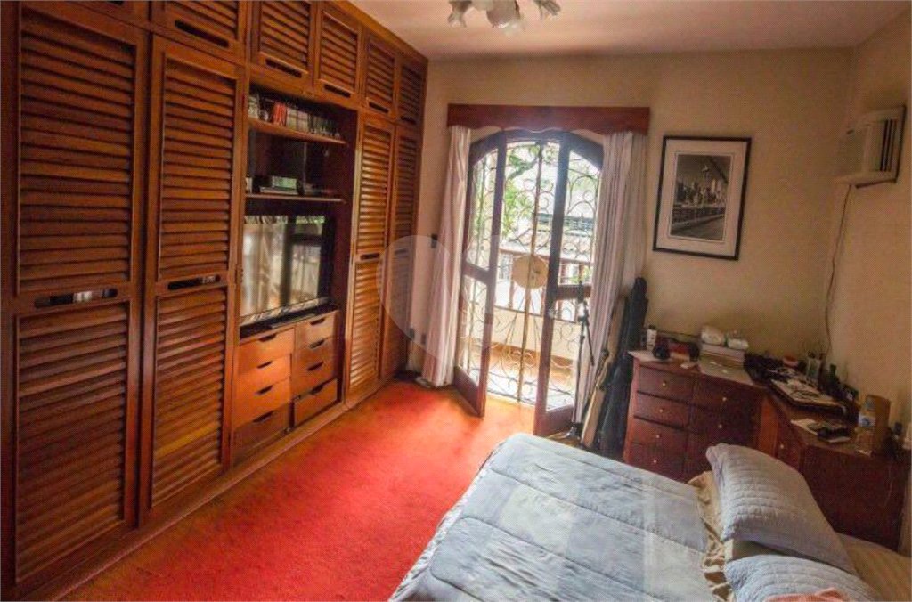 Casa à venda com 4 quartos, sendo 2 suítes, em Brooklin Velho, São Paulo, SP