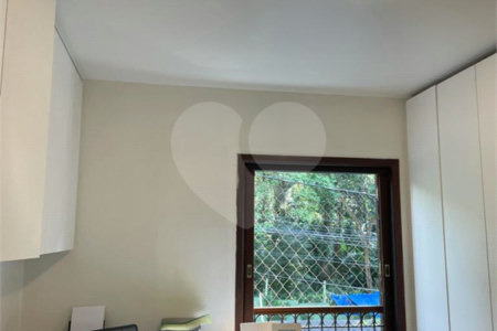 Casa à venda com 4 quartos, sendo 1 suíte, em Vila Morumbi, São Paulo, SP