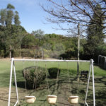 Indaiatuba- Jardins dos Laranjais - Chácara dentro do Vale das Laranjeiras, segundo portão: Jardim dos Laranjais. 3 quartos, 1 banheiro social, 1 sala espaçosa de TV, 1 sala de jantar, cozinha, 1 varanda fechada com portas Blindex. Quiosque, piscina, capela com bancos e altar,
