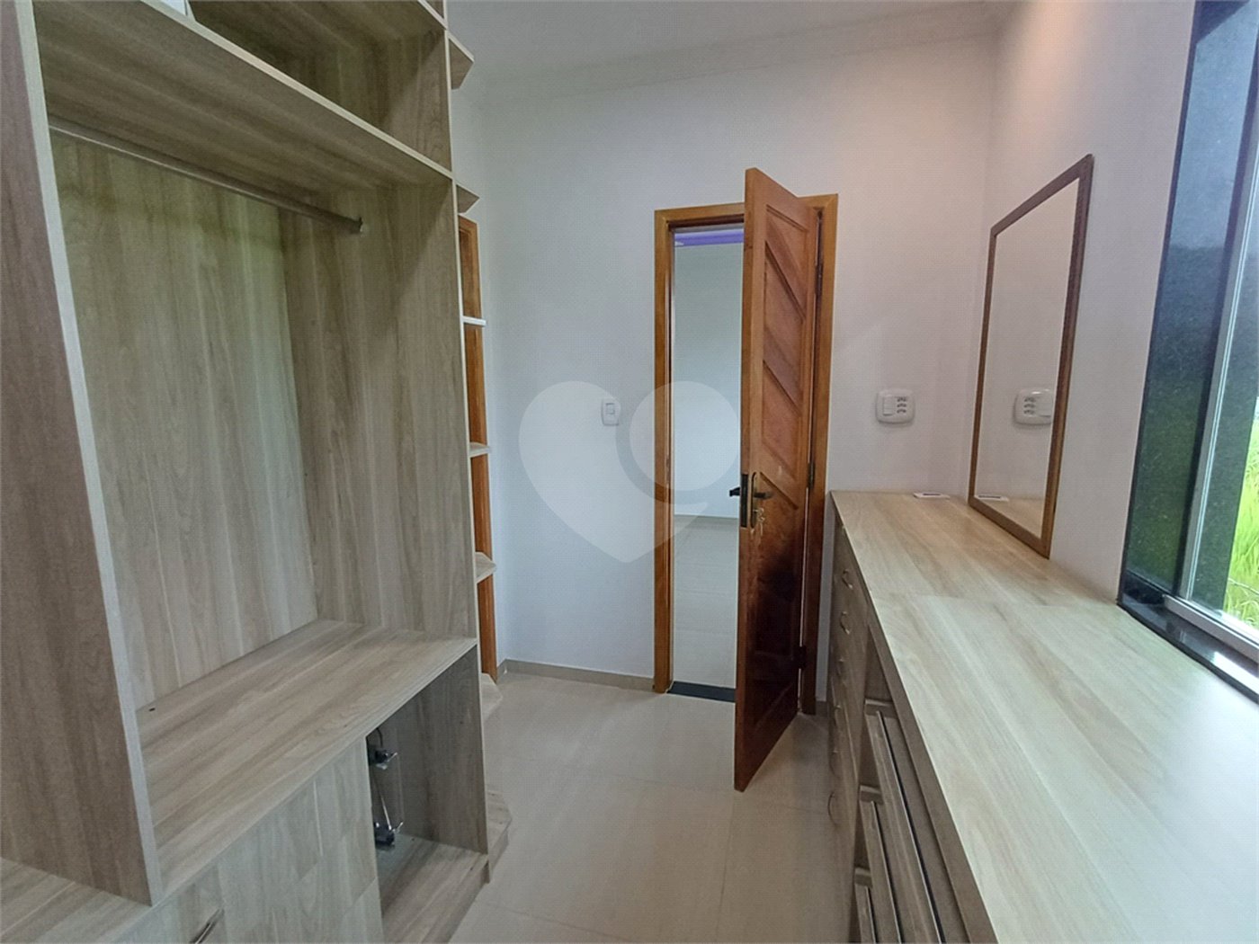 Casa à venda com 3 quartos, sendo 2 suítes, no condomínio Village da Posse, Rio de Janeiro - RJ