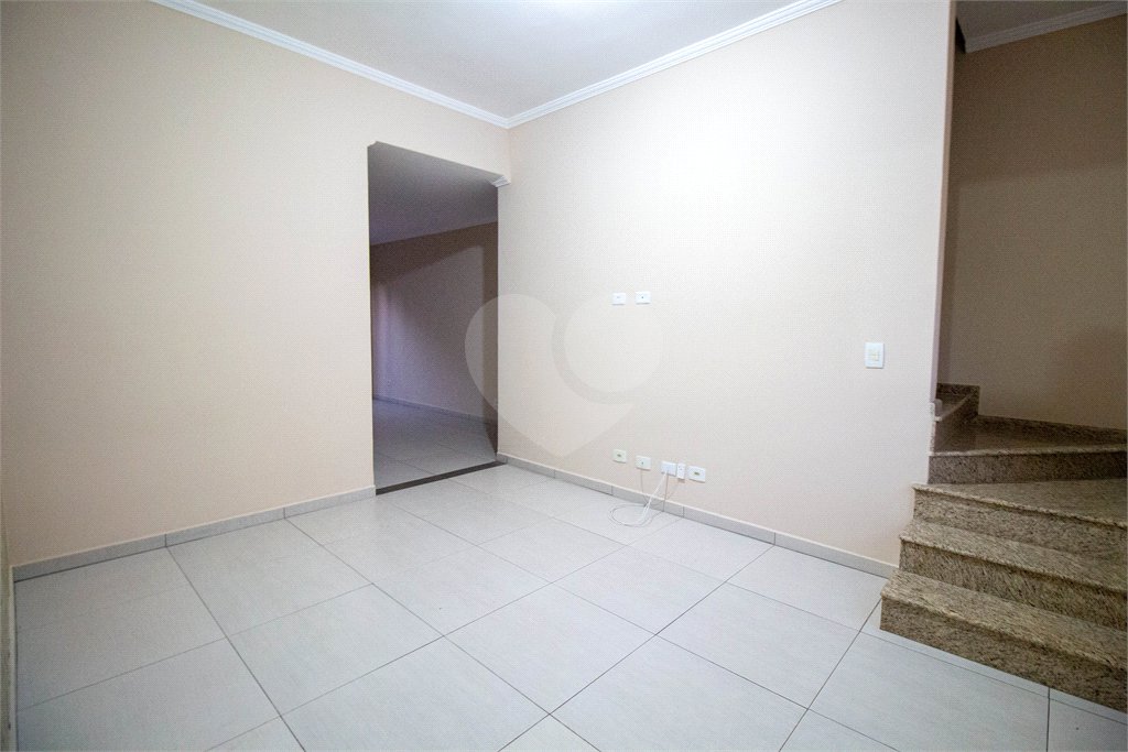 Casa à venda com 3 quartos, sendo 1 suíte, no condomínio Vilaregio, São Roque - SP