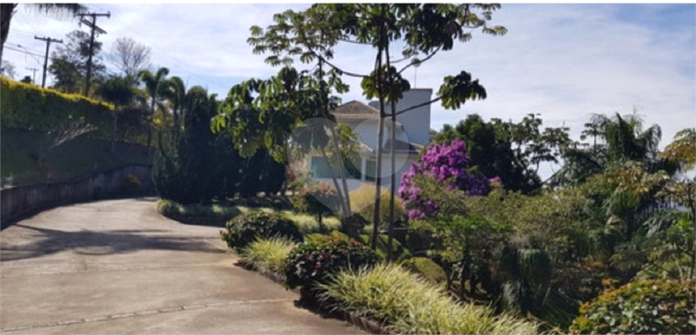 Casa à venda com 4 suítes no condomínio Monte Samkhya, Serra Negra - SP