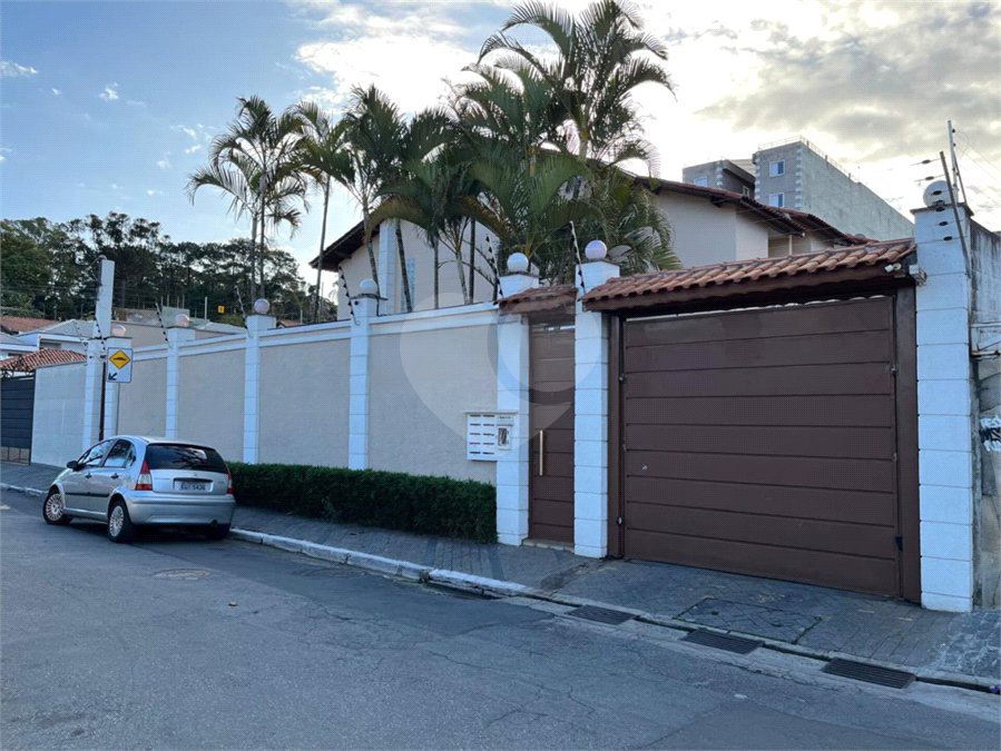 Casa à venda com 3 quartos, sendo 2 suítes, no condomínio Palmas, São Paulo - SP