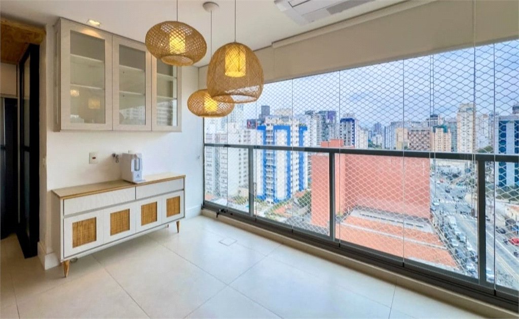Apartamento à venda com 3 quartos, sendo 1 suíte, em Vila Olímpia, São Paulo, SP