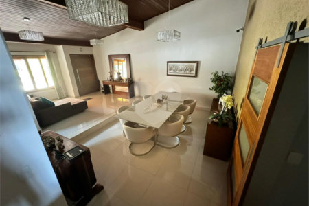 Casa à venda com 3 quartos, sendo 1 suíte, no condomínio Residencial Jardim das Flores 1510, Cotia - SP