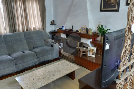 Casa à venda com 7 quartos, sendo 2 suítes, em Jardim Londrina, São Paulo, SP