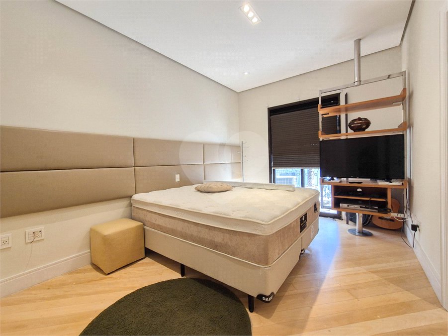 Apartamento à venda ou para alugar com 4 quartos, sendo 3 suítes, em Moema, São Paulo, SP