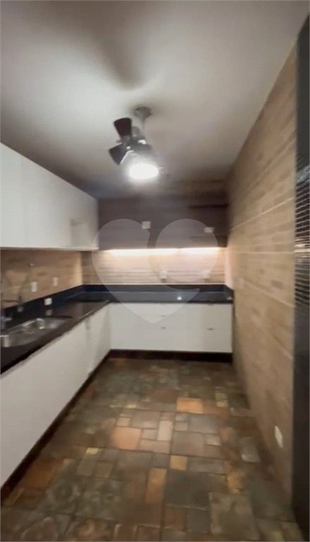 Casa à venda com 3 suítes em Vila Romana, São Paulo, SP