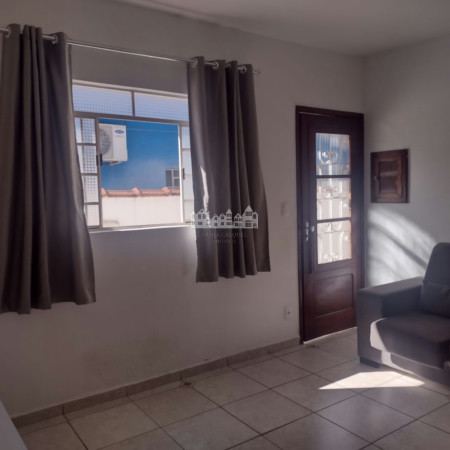 Casa à venda com 5 quartos no Centro de Atibaia/SP | Duas casas no mesmo terreno