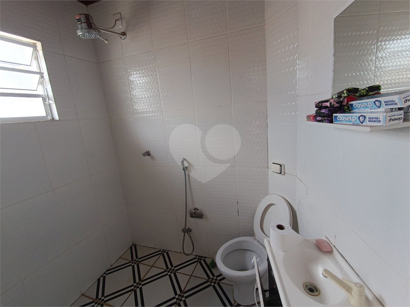 Casa à venda com 2 quartos, sendo 1 suíte, em Reneville, Mairinque, SP