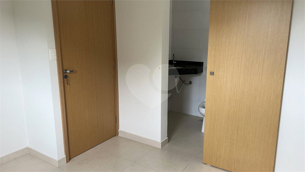 Apartamento a venda de 02 dormitórios