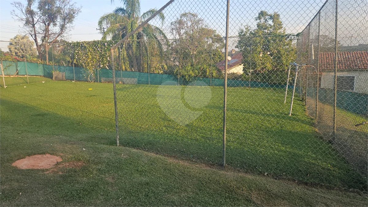 Indaiatuba- condominio Vale das Laranjeiras - Itaici - Terreno 3040,00 ms- construida 220ms - 3 dormitórios, sendo 2 suítes e uma suíte master com closet, além de uma sala ampla com 3 ambientes, Cozinha planejada,, campo de futebol/vôlei, Area de lazer com piscina, espaço gourmet com churrasque