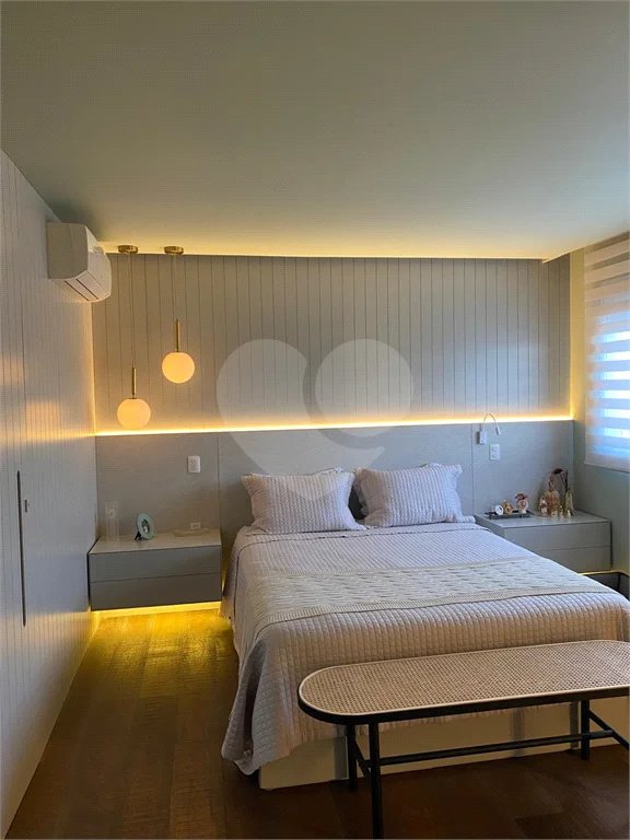Apartamento de 224m² com 4 dormitórios, 3 suítes, 4 vagas de garagem e deposito
