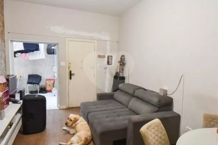 Apartamento á venda de 108m2 no Cond. Edifício Silvia a 350 metros da estação do metro Ana Rosa (linha azul e verde).