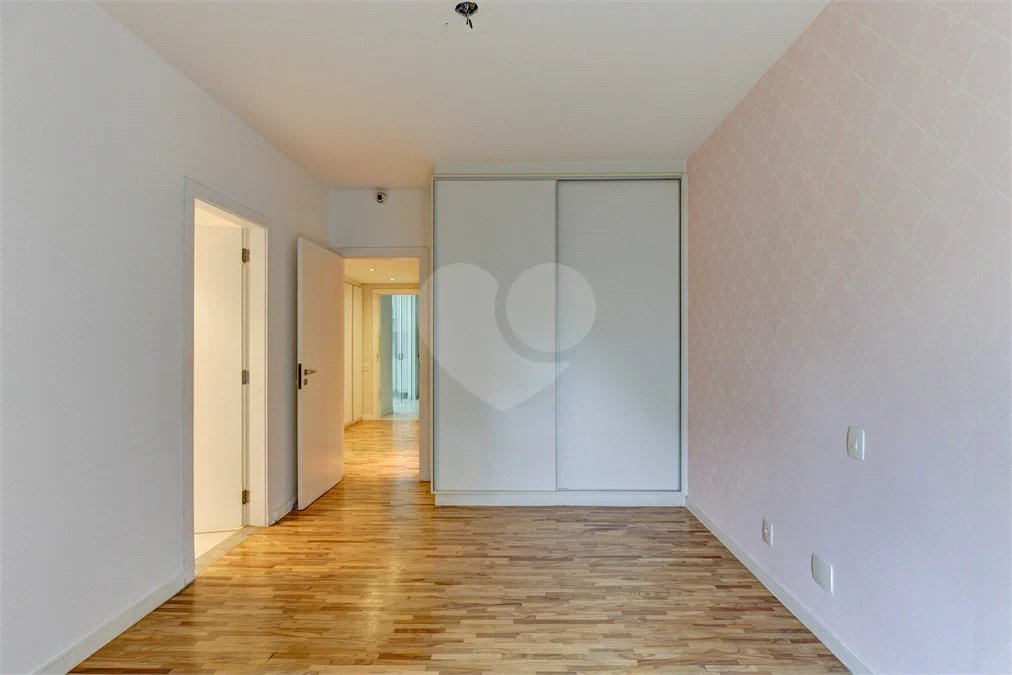 Apartamento no Alto da Boa Vista Condomíno com vasta área verde, lazer e segurança..