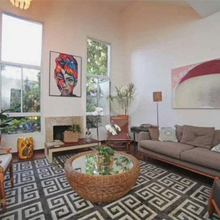 Casa à venda ou para alugar com 5 quartos, sendo 3 suítes, no condomínio Villa Florida, São Paulo - SP