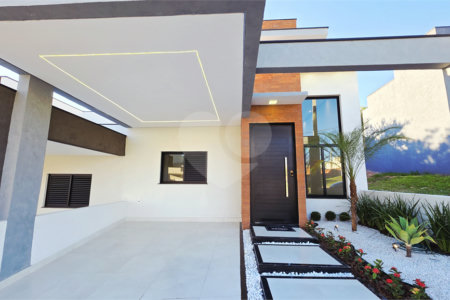 Casa à venda com 3 quartos, sendo 1 suíte, no condomínio Horto Florestal Villagio, Sorocaba - SP