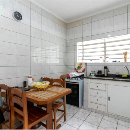 Sobrado à venda com 2 quartos, sendo 1 suíte, em Chora Menino, São Paulo, SP