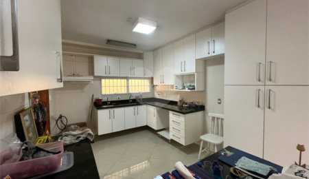 Sobrado à venda com 4 quartos, sendo 1 suíte, em Vila Cordeiro, São Paulo, SP