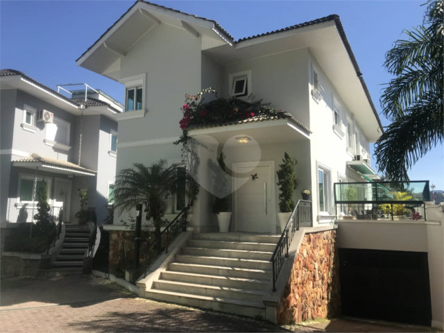 Casa à venda com 3 suítes no condomínio Quinta de Santo Antônio, São Paulo - SP