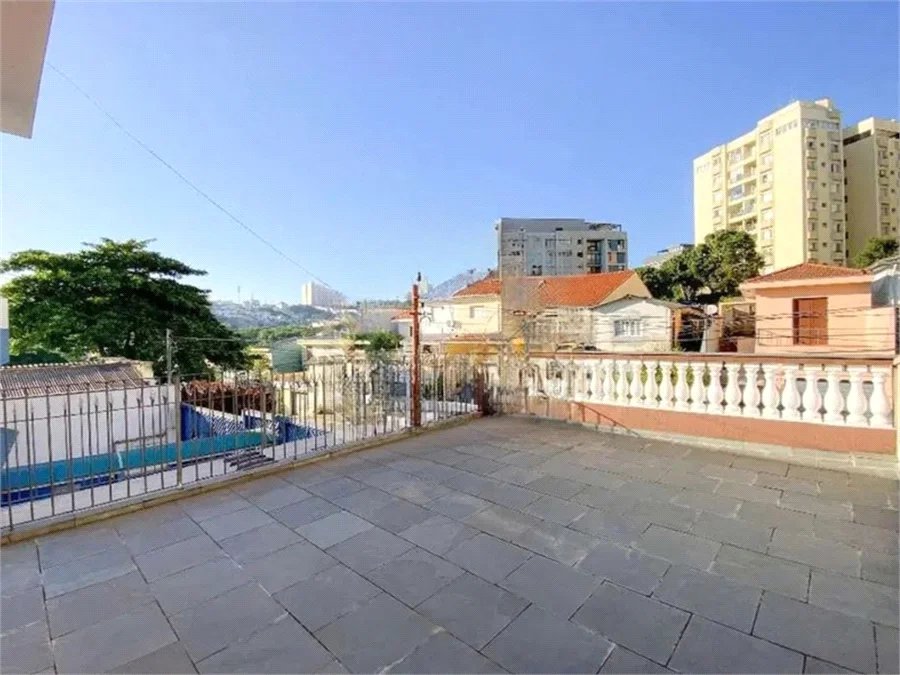 Sobrado à venda com 4 quartos em Vila Ipojuca, São Paulo, SP