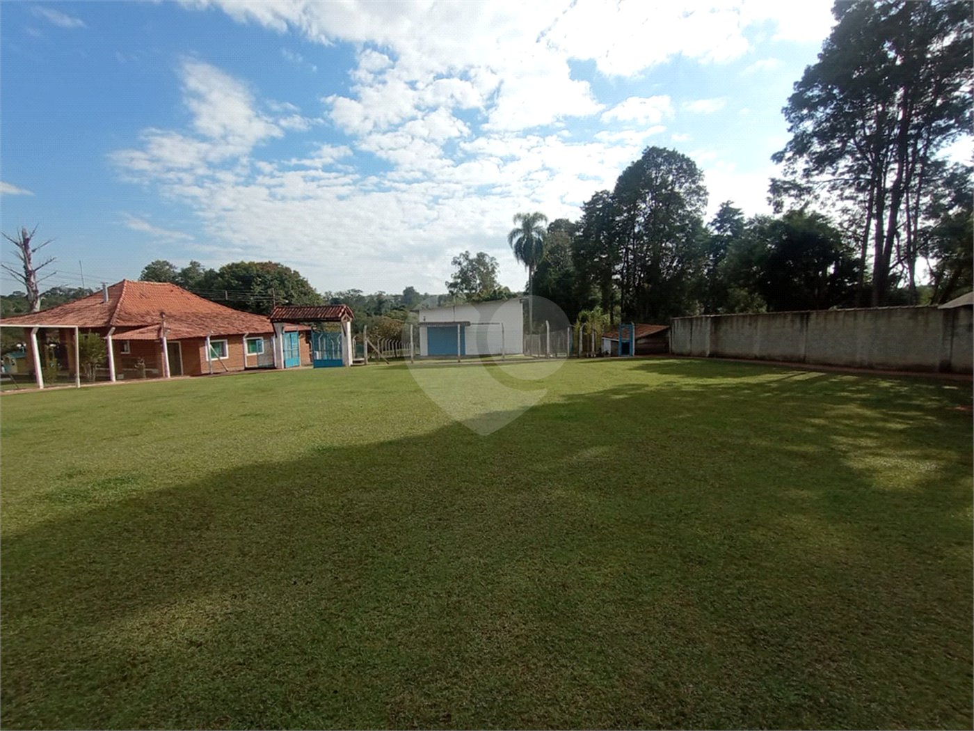 Chácara à venda com 6 quartos, sendo 1 suíte,  em Cercadinho, Alambari, SP